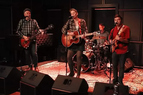 Liz Frame and The Kickers photo